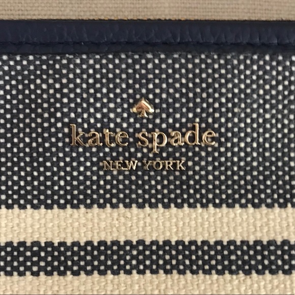 Kate ♠️ Spade Larchmont Stripe Navy Gia Clutch - Picture 8 of 8